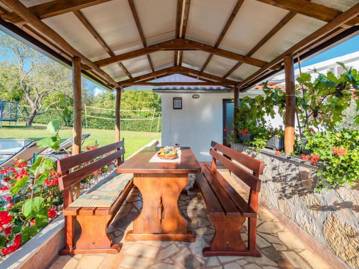 Holiday Home Hacienda - PZN316 Tinjan Exterior foto